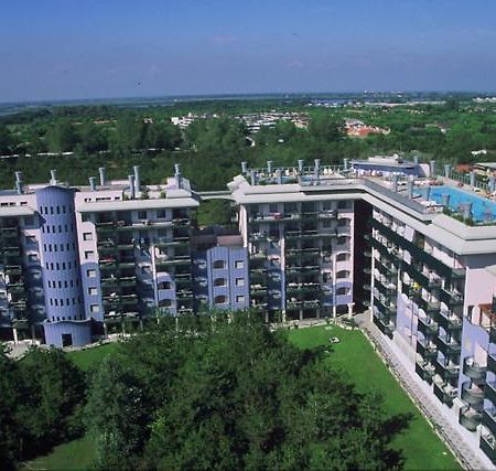 Residence Delle Terme Бибионе Екстериор снимка