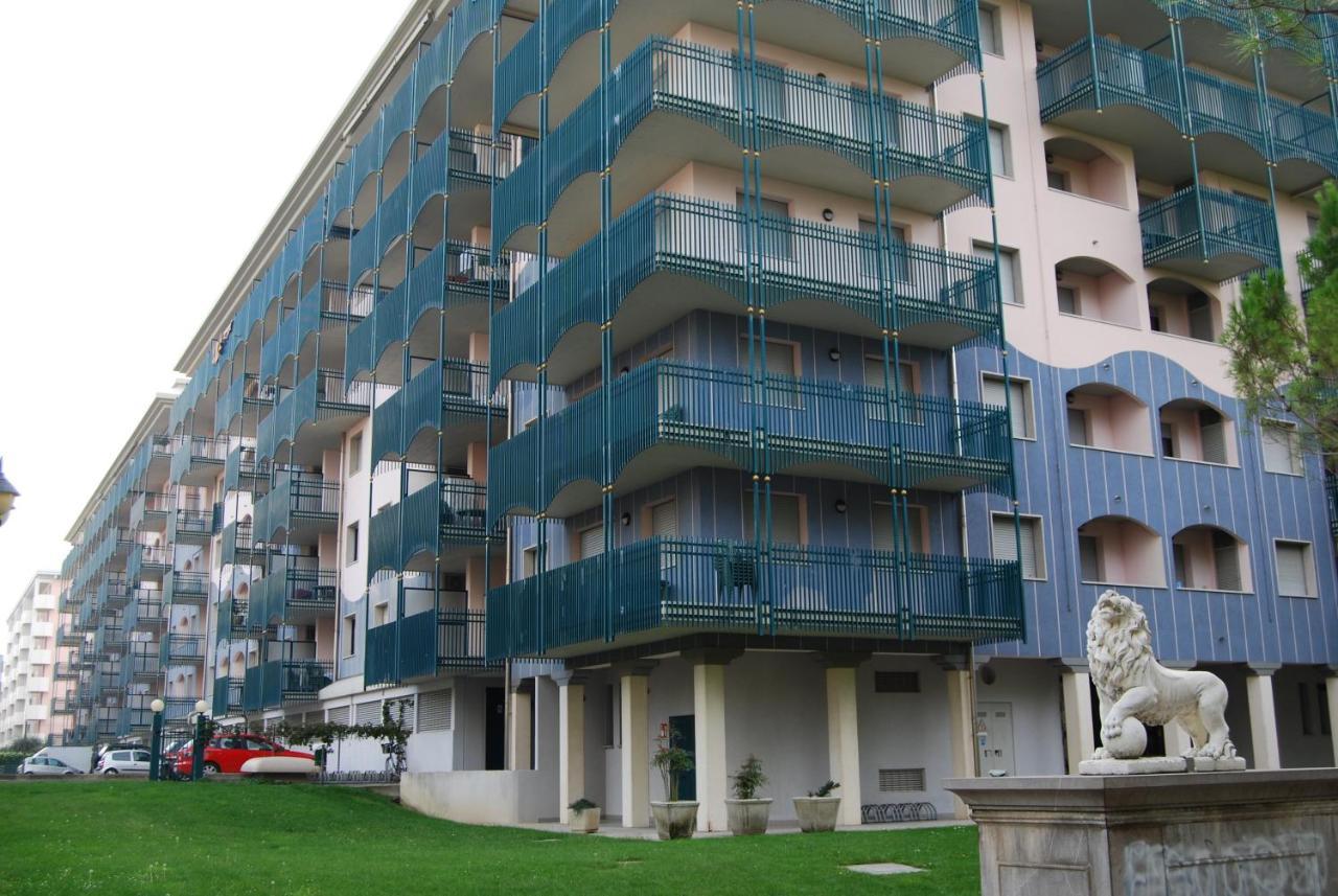 Residence Delle Terme Бибионе Екстериор снимка