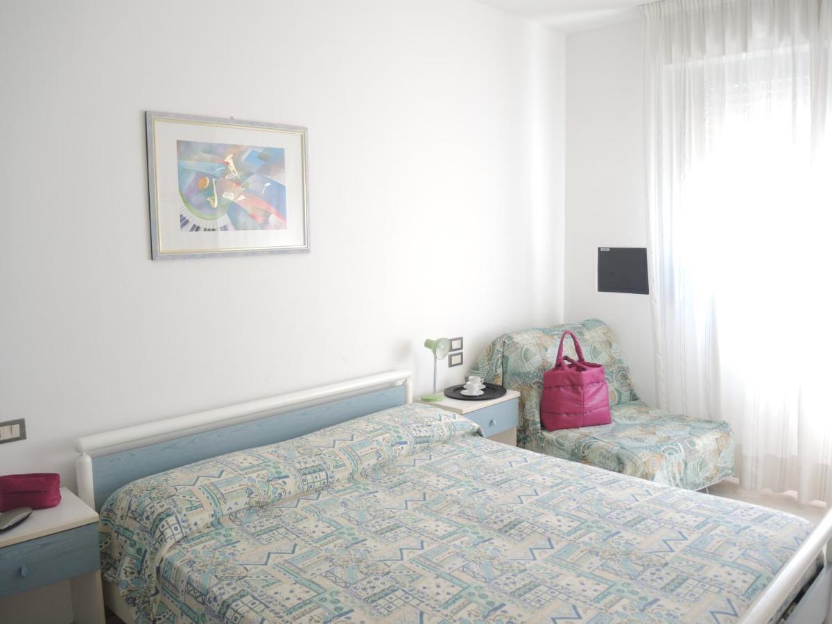 Residence Delle Terme Бибионе Екстериор снимка