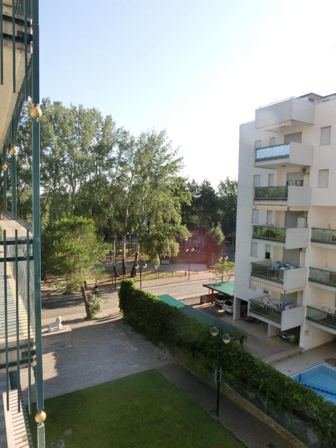 Residence Delle Terme Бибионе Екстериор снимка