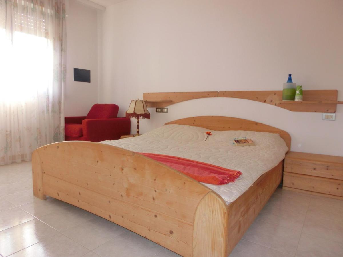Residence Delle Terme Бибионе Екстериор снимка
