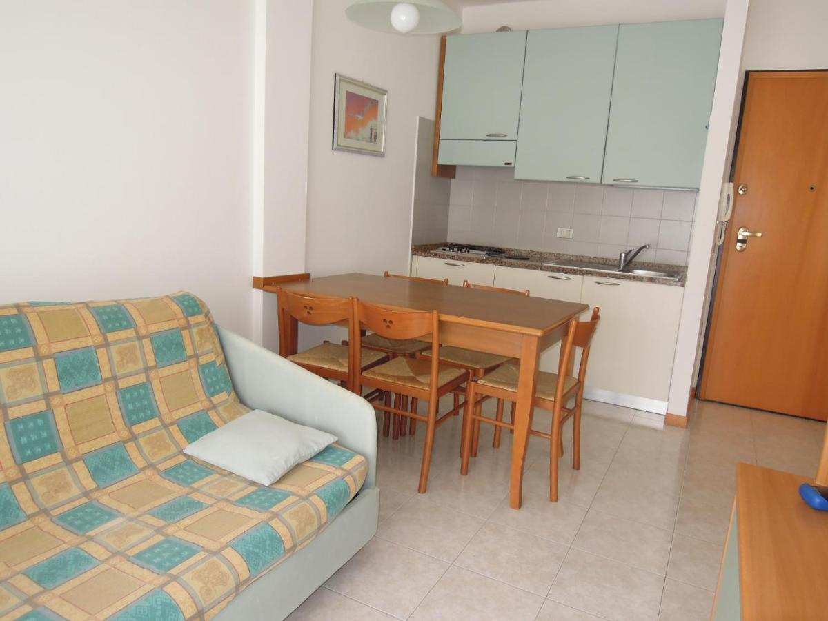 Residence Delle Terme Бибионе Екстериор снимка