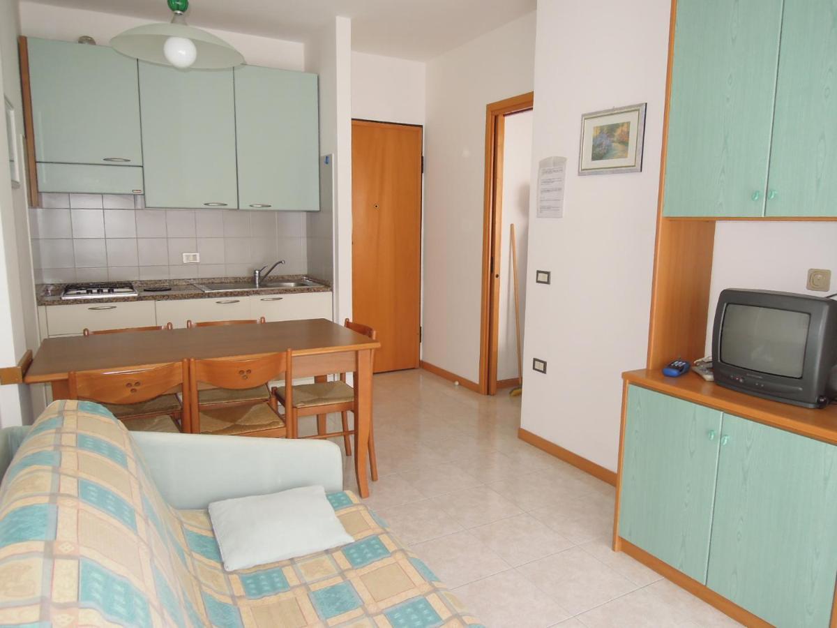 Residence Delle Terme Бибионе Екстериор снимка